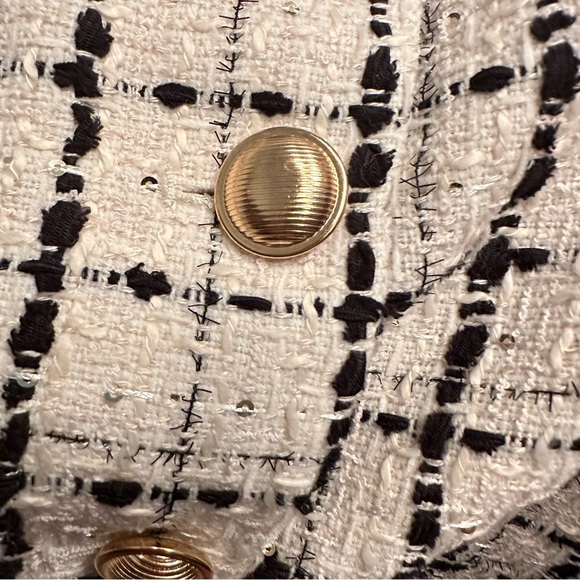 Express Tweed Mini Skirt in Cream and Black with Gold Buttons in Size 12 - Picture 7 of 10